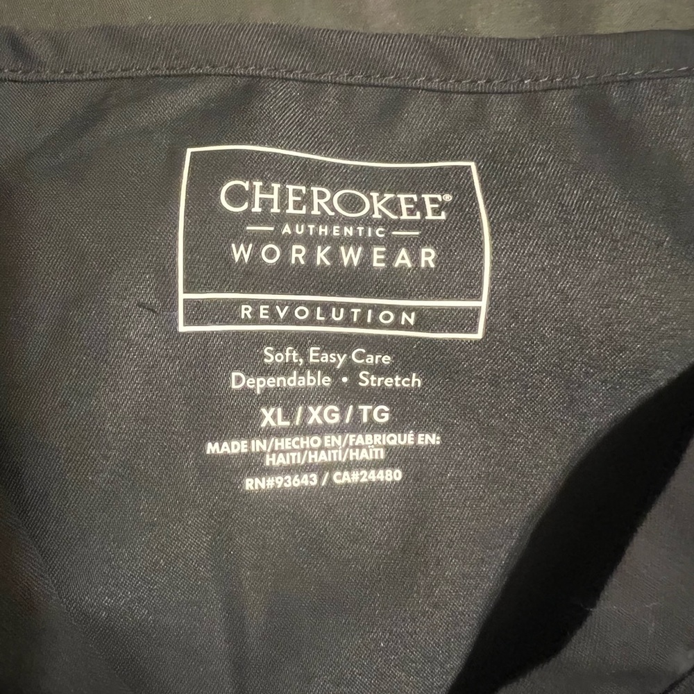 Extra large pewter gray scrub top brand:Cherokee authentic workwear Revolution